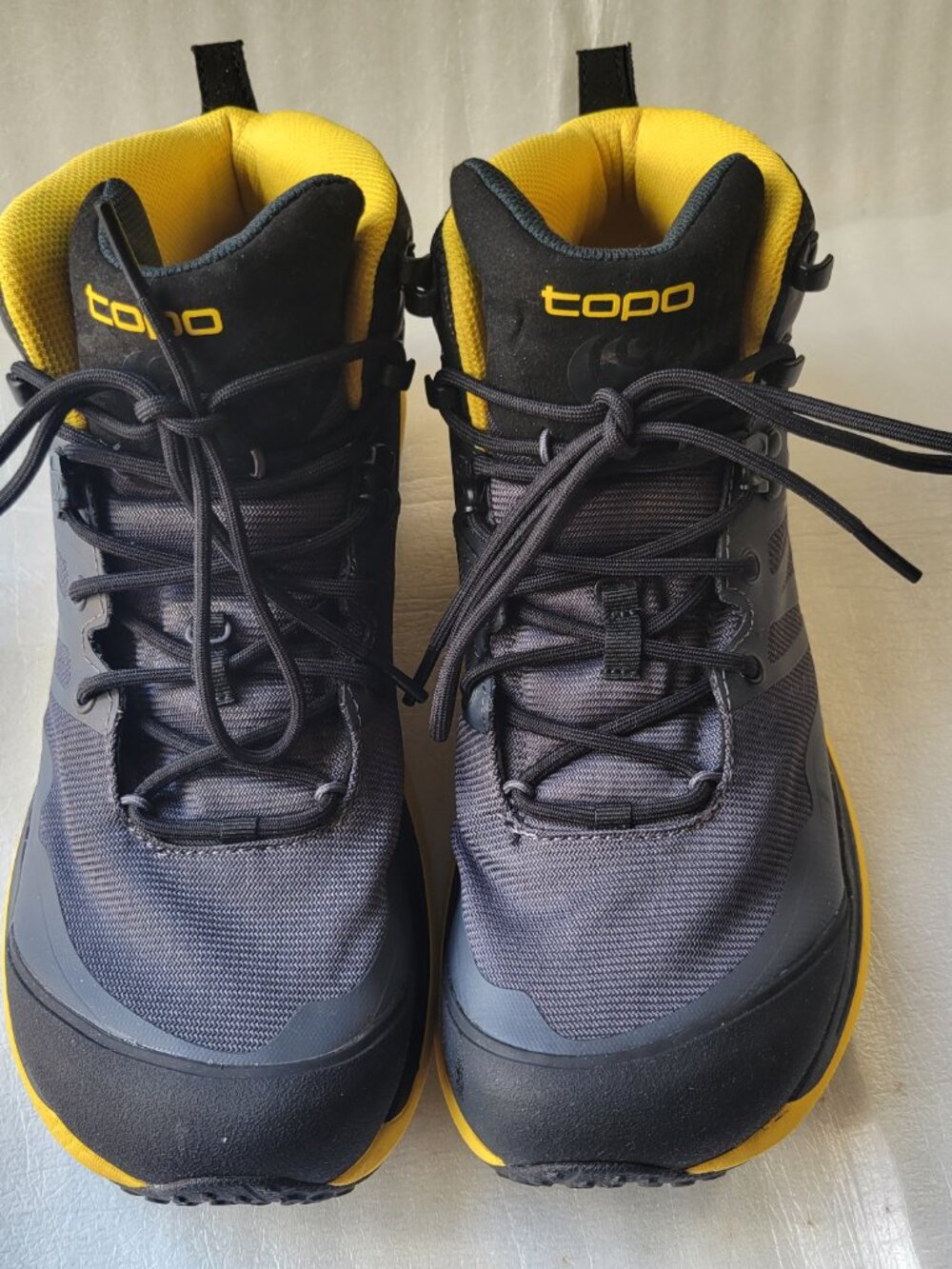 NIB! Topo Trailventure 2 low drop Hiking Boots Men Charcoal/Mustard 9 M053